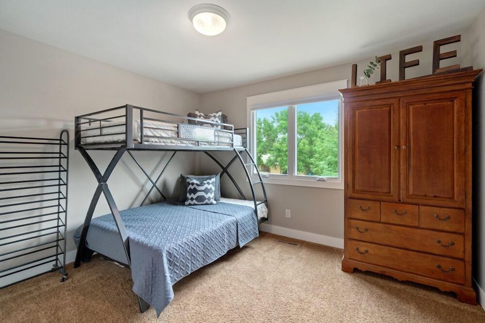 House, Multiple Beds, Patio, Mountain View (4201 Picadilly Dr)