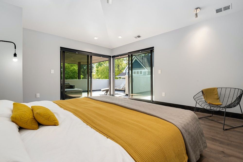 House, Multiple Beds, Hot Tub, Garden View (204 S. Grant Ave)