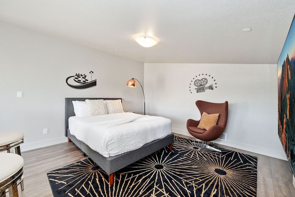 Fancy Townhome Near Old Town, Breweries and River! House, Multiple Beds, Patio, Garden View (844 Jerome St. (Unit 1)*) 8