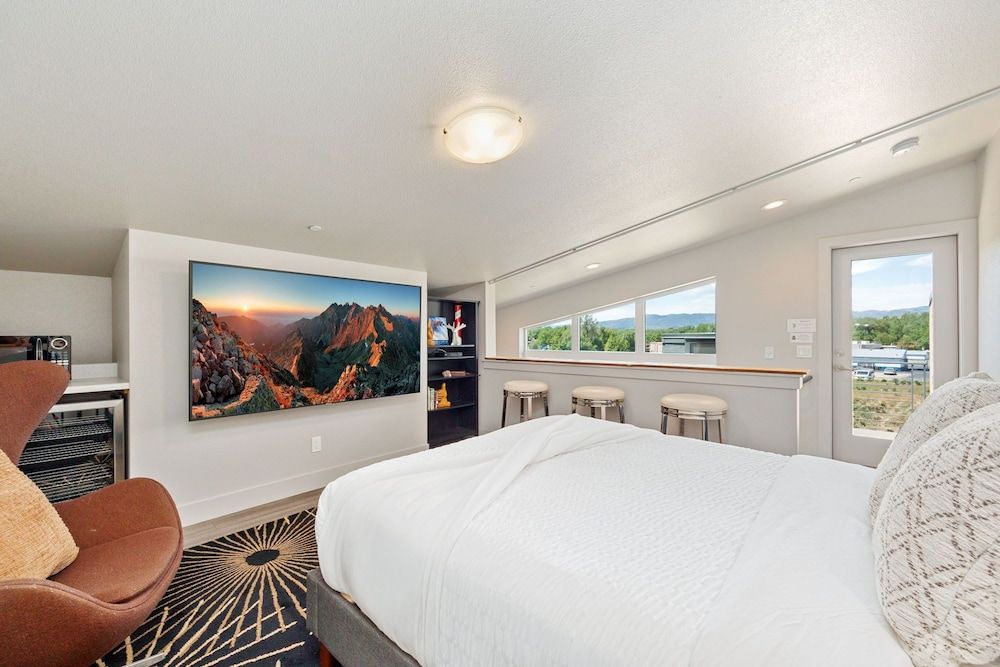 Fancy Townhome Near Old Town, Breweries and River! House, Multiple Beds, Patio, Garden View (844 Jerome St. (Unit 1)*) 10