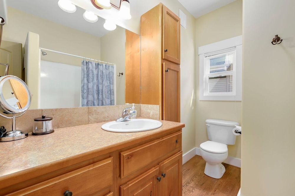 Walk Everywhere - Art, Restaurants, Poudre River House, 2 Queen Beds, Patio, Garden View (118 Whitcomb - Unit A (main)) 6