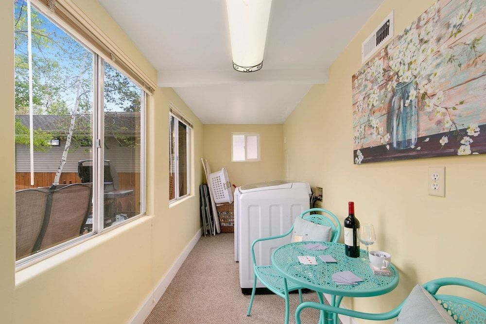 Walk Everywhere - Art, Restaurants, Poudre River House, 2 Queen Beds, Patio, Garden View (118 Whitcomb - Unit A (main)) 5