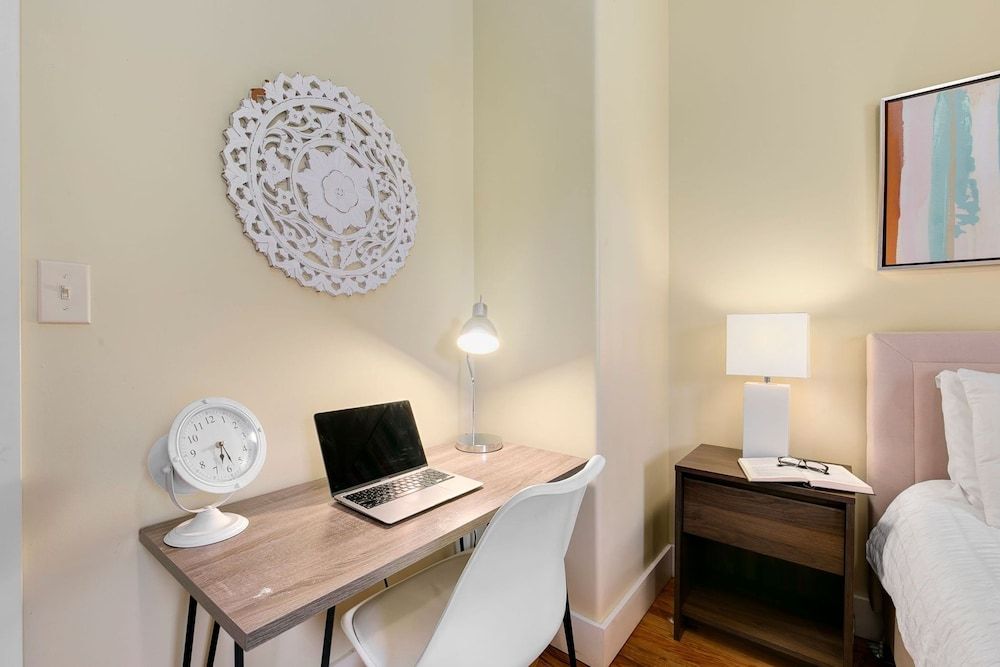 Walk Everywhere - Art, Restaurants, Poudre River House, 2 Queen Beds, Patio, Garden View (118 Whitcomb - Unit A (main)) 8