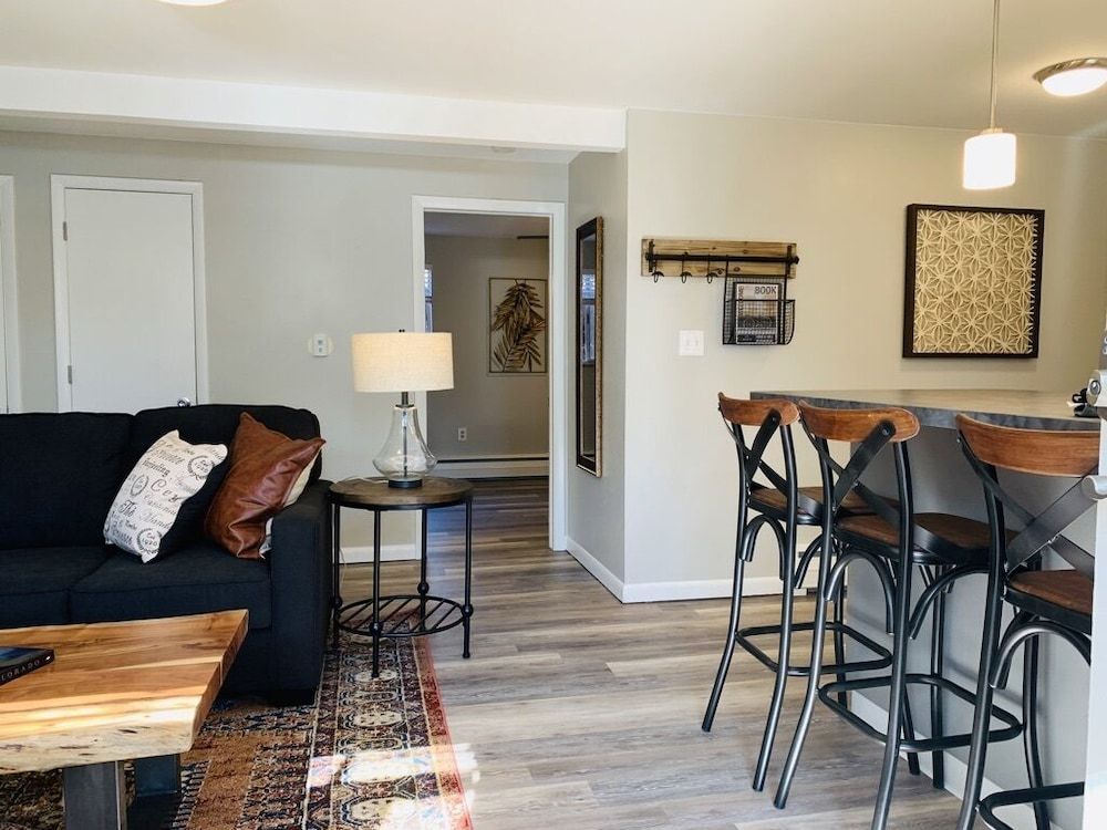 Modern & Chic Condo in the Heart of Old Town