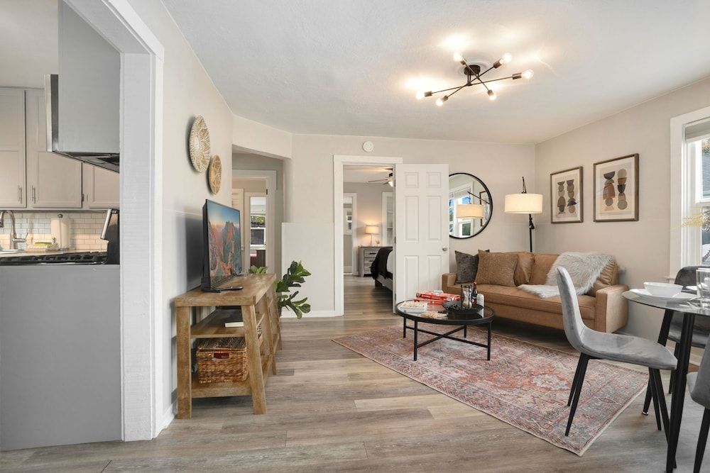 Charming Old Town Bungalow W/ Free Cruiser Bikes House, Multiple Beds, Patio, Garden View (417 Park St.) 16