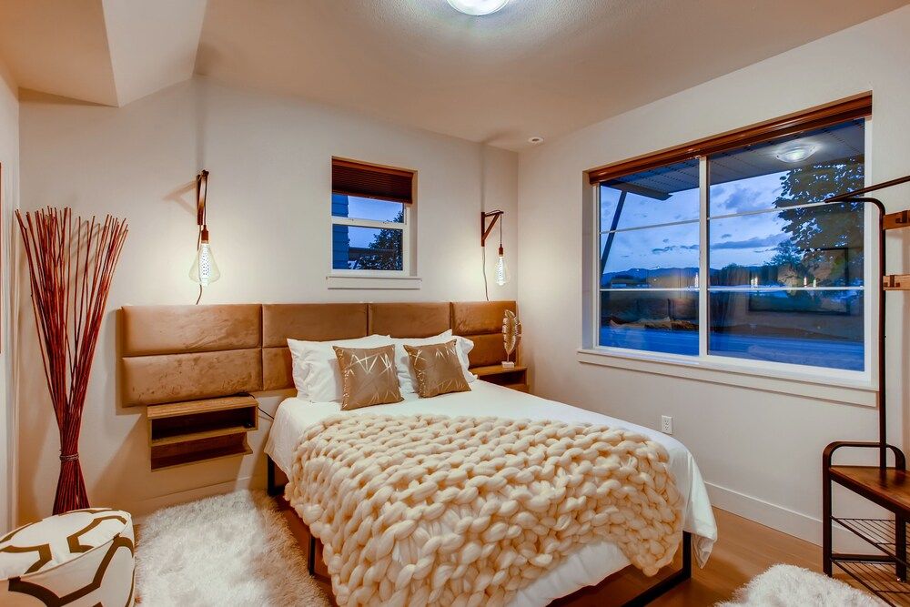 Old Town Swank - Brand New to Brewery District! House, Multiple Beds, Patio, Garden View (908 Jerome St. (Unit 1)*) 5