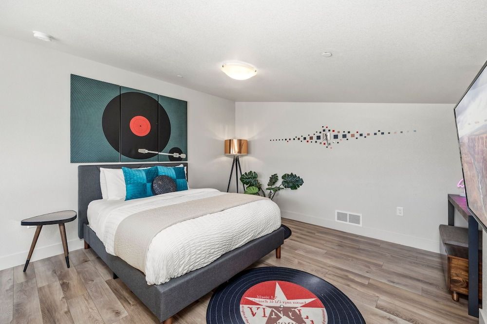 Old Town Swank - Brand New to Brewery District! House, Multiple Beds, Patio, Garden View (908 Jerome St. (Unit 1)*) 8