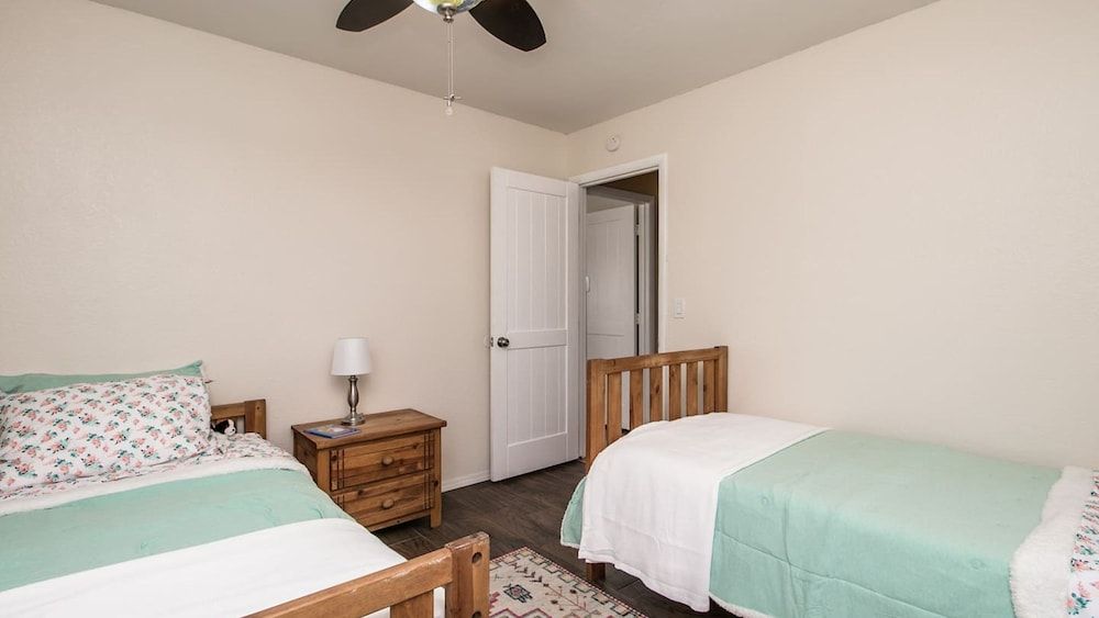 Studio (3 Bedrooms)