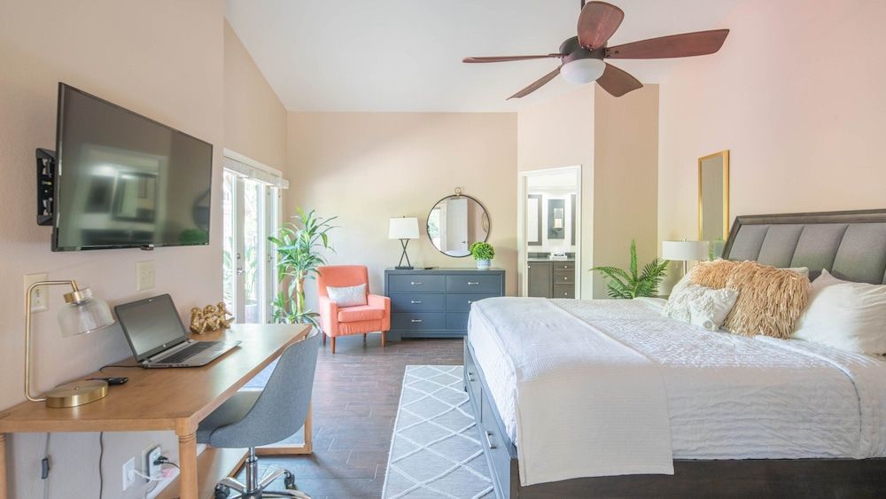 Studio (4 Bedrooms)
