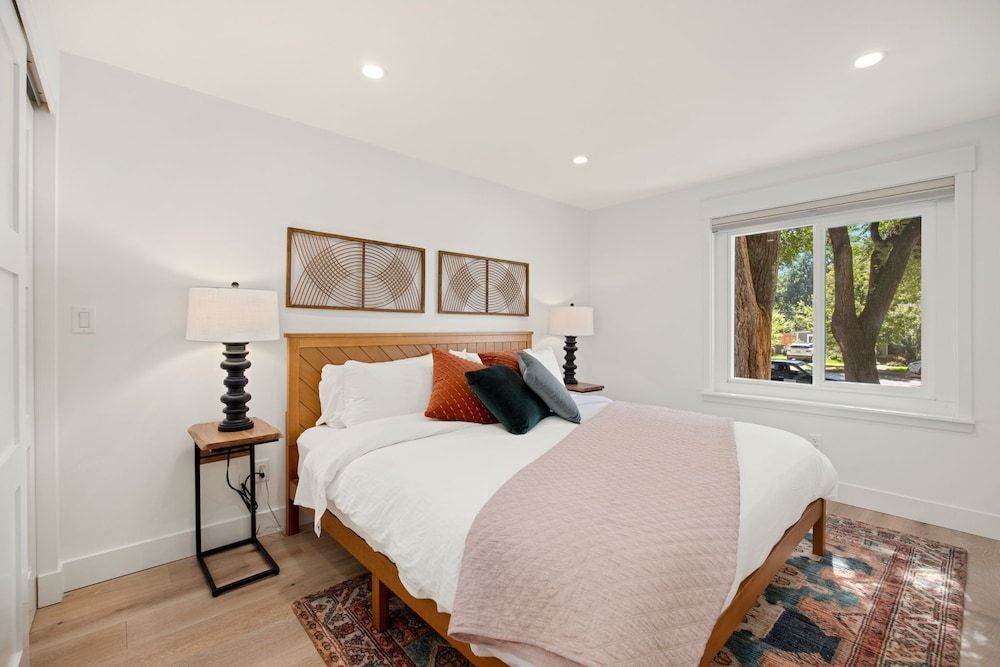 House, Multiple Beds, Patio, Garden View (312 Locust St.)