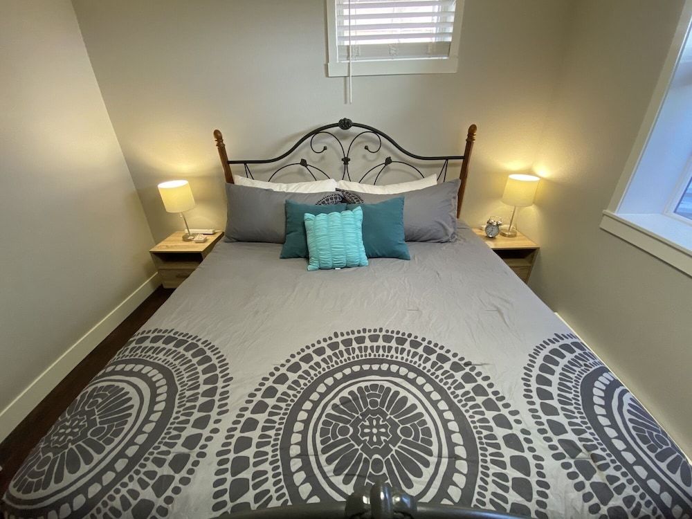 Apartment, Multiple Beds, Kitchen, Garden View (622 W. Laurel St. - Lower)