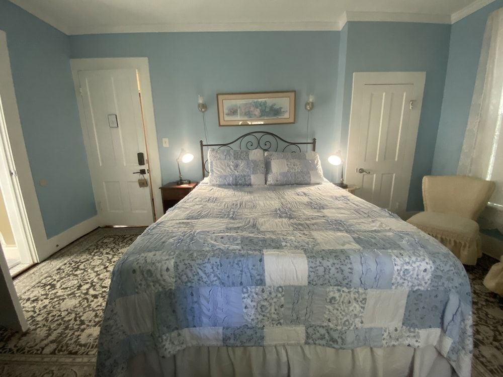 Mount Dora Historic Inn Room, 1 Queen Bed, Private Bathroom (Mary Grey) 3