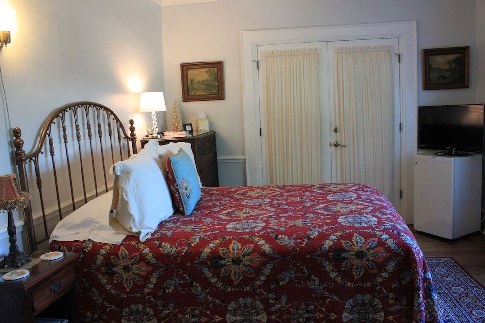 Mount Dora Historic Inn Room, 1 Queen Bed (Miss Elsie) 6