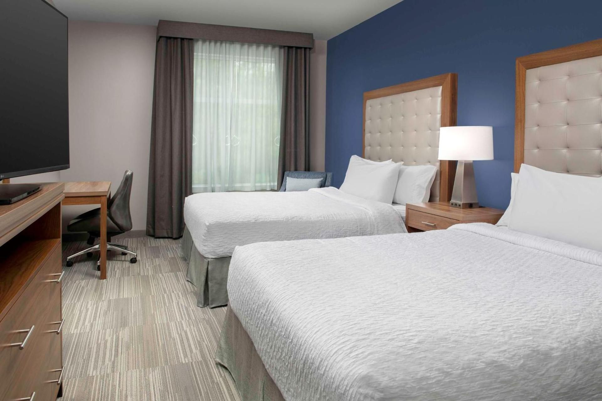 2 Queen Mobility Accessible Bathtub Suite