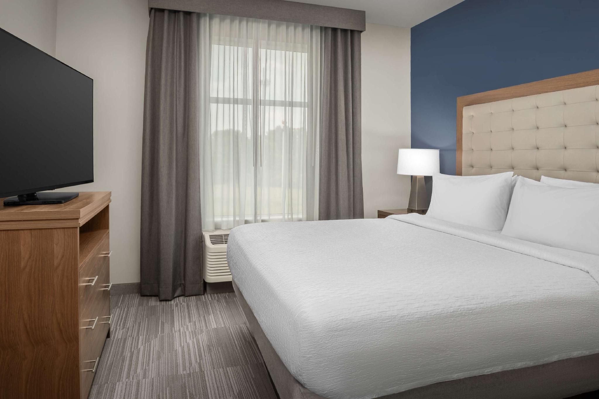 1 King Hearing Accessible Suite