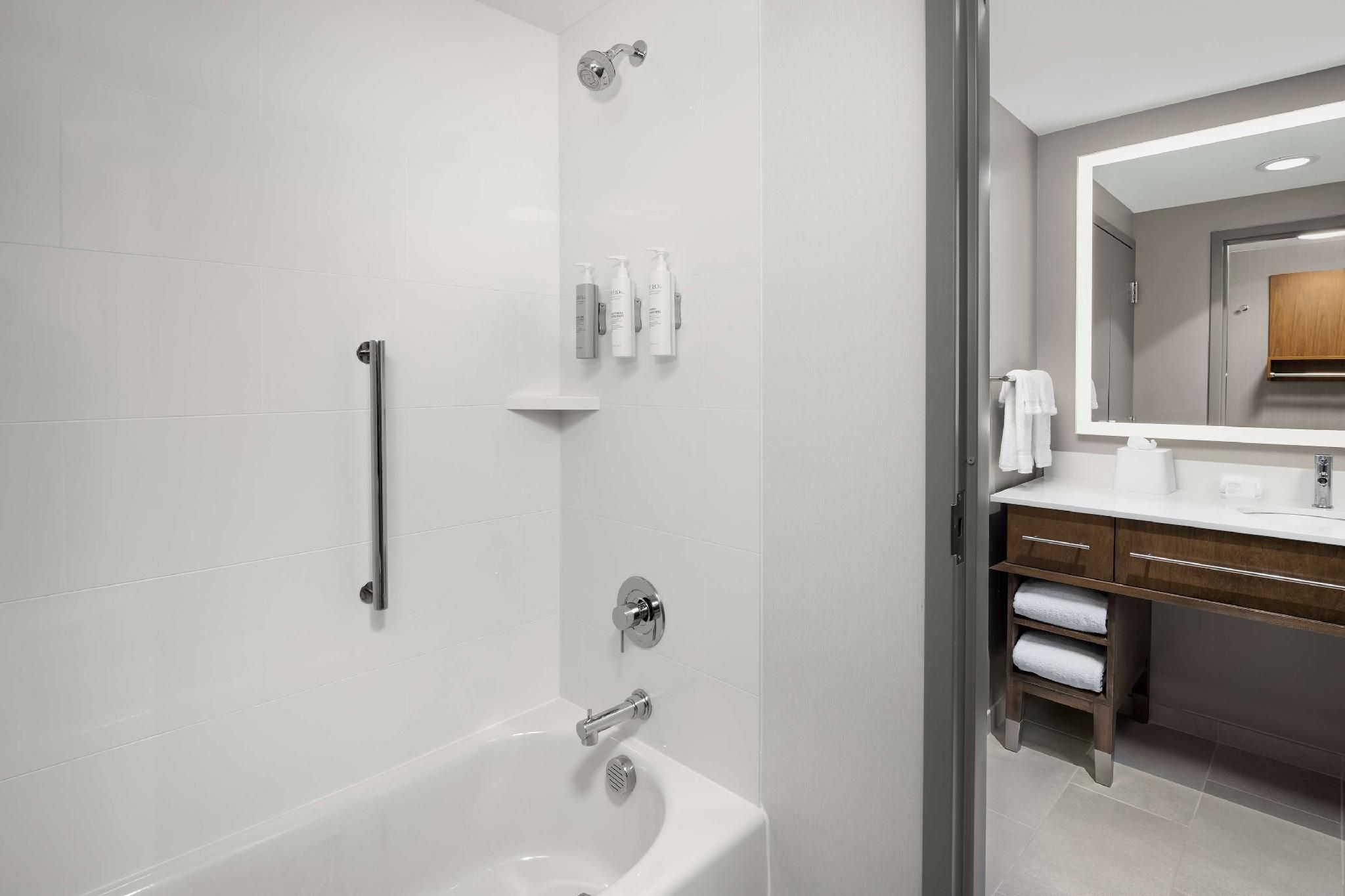 2 Queen Beds 1 Bedroom Suite