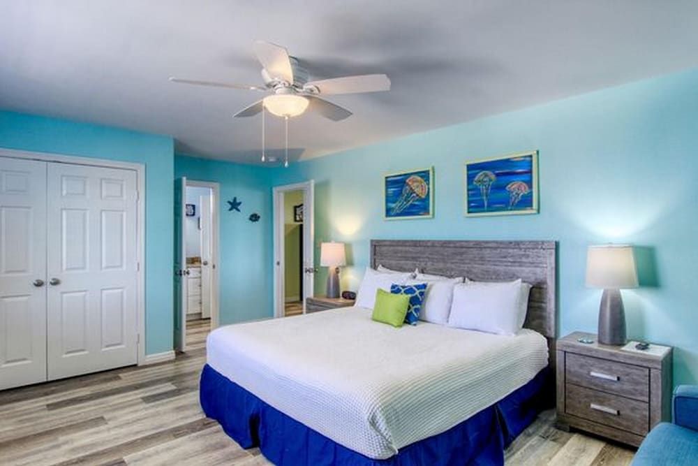 Condo, 2 Bedrooms