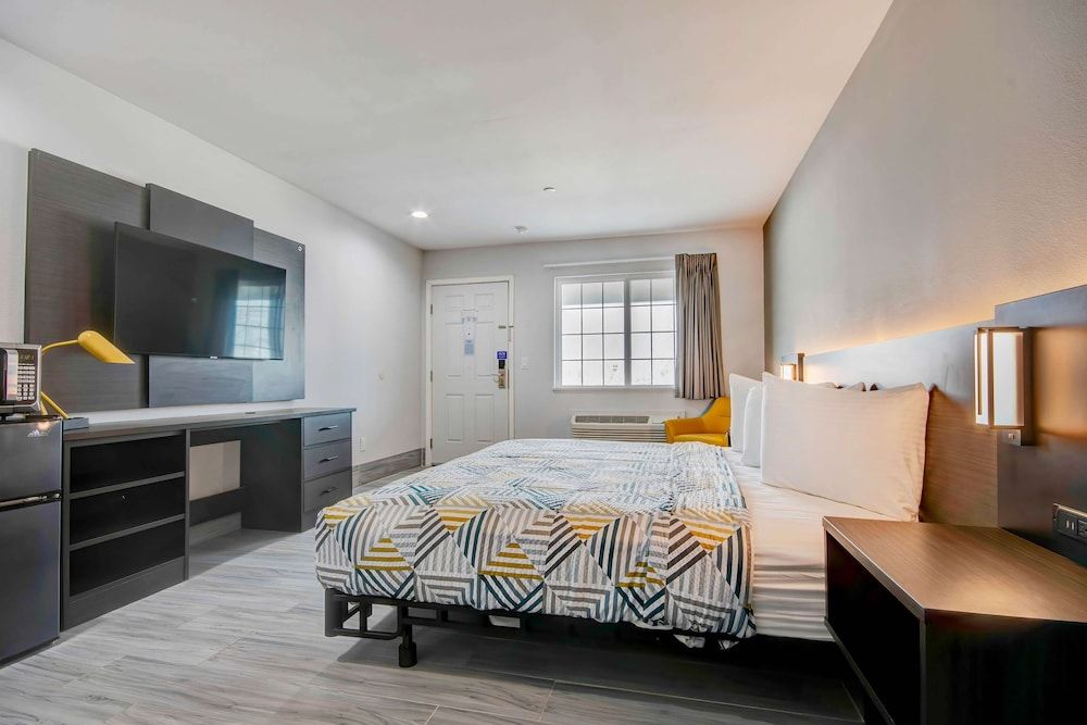 Motel 6 Aransas Pass, Tx Standard Room, 1 King Bed, Accessible, Non Smoking 8