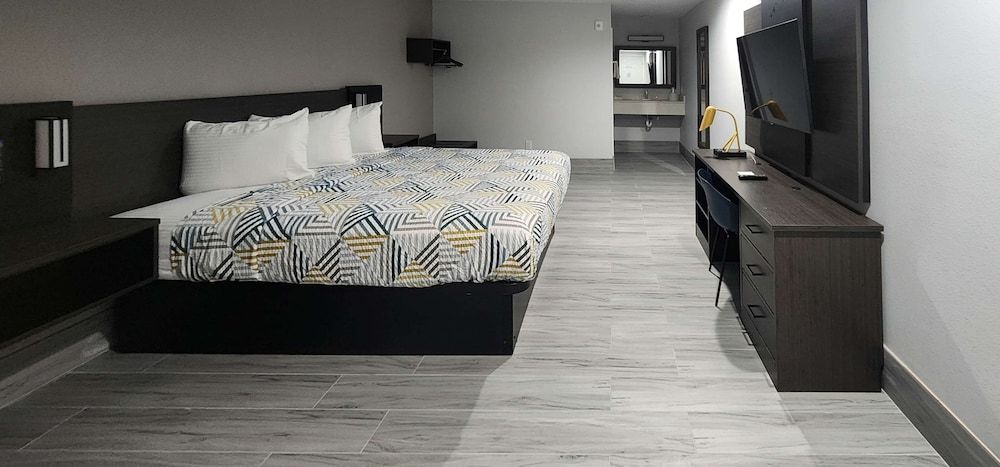 Motel 6 Aransas Pass, Tx Standard Room, 1 King Bed, Accessible, Non Smoking 4