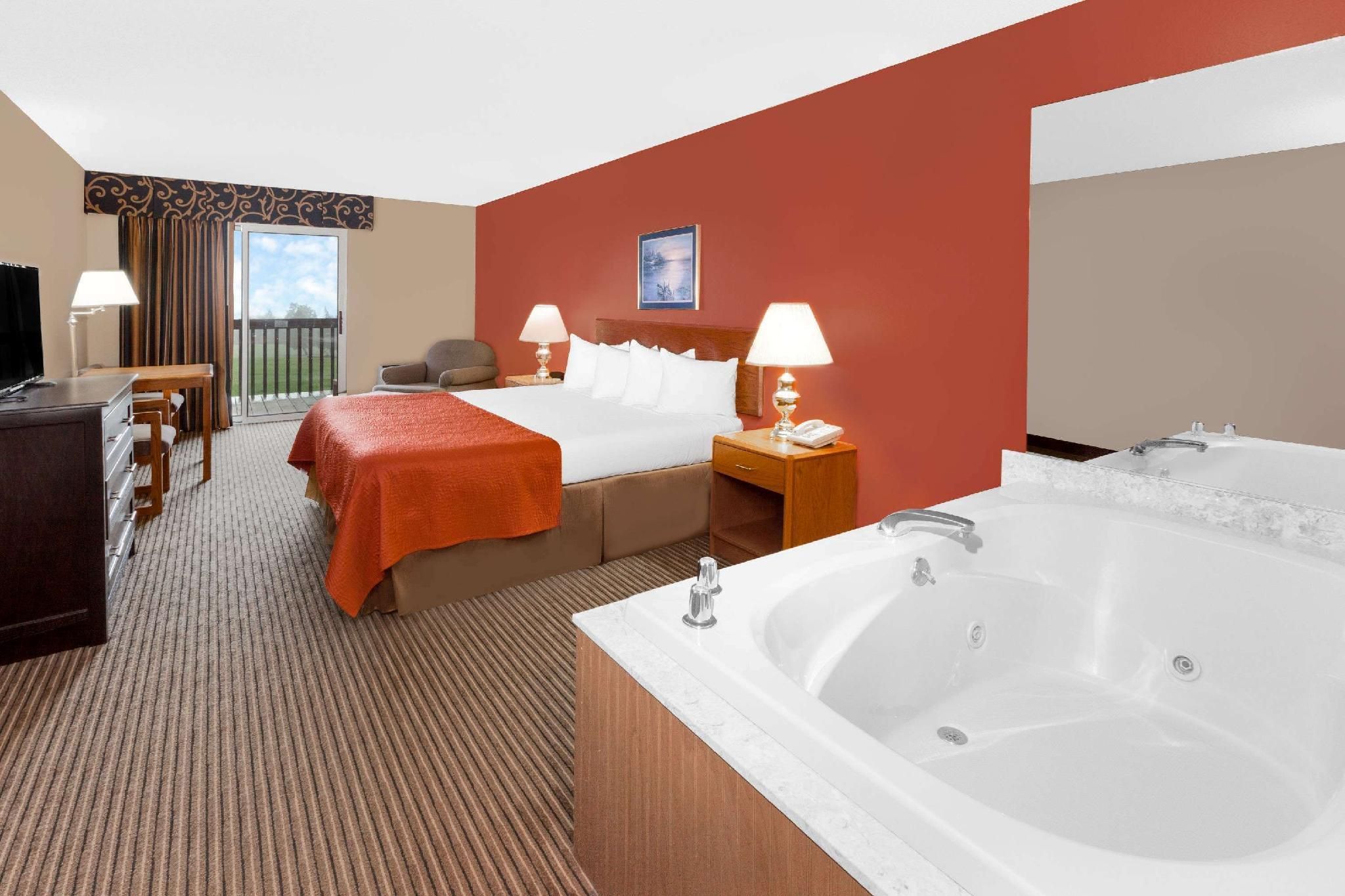 1 King Bed, Studio Suite, Lake View, Non-Smoking