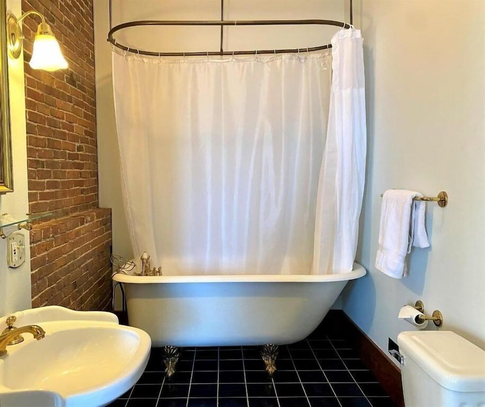 The Inn on Primrose Hill Room, 1 Queen Bed 4