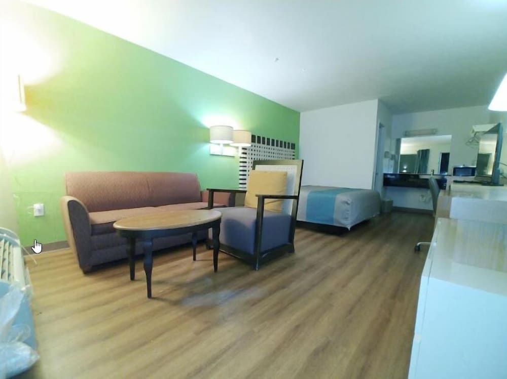 Country Yard Inn and Suite Standard Room, 1 King Bed, Non Smoking 2