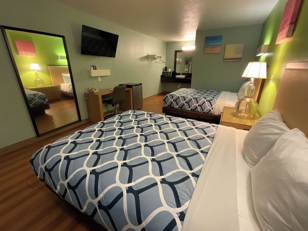 Country Yard Inn and Suite Standard Double Room, 2 Queen Beds, Non Smoking 2