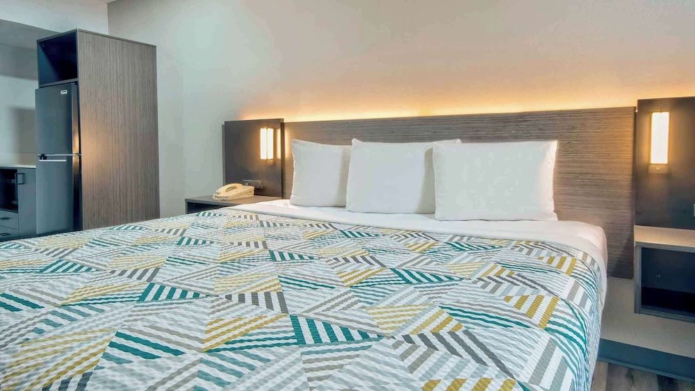 Studio 6 Texarkana, Tx Standard Room, 1 King Bed, Accessible, Non Smoking 3