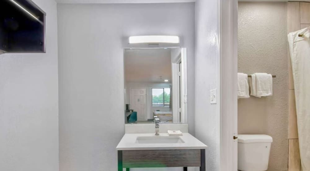 Studio 6 Texarkana, Tx Standard Room, 1 King Bed, Accessible, Non Smoking 8