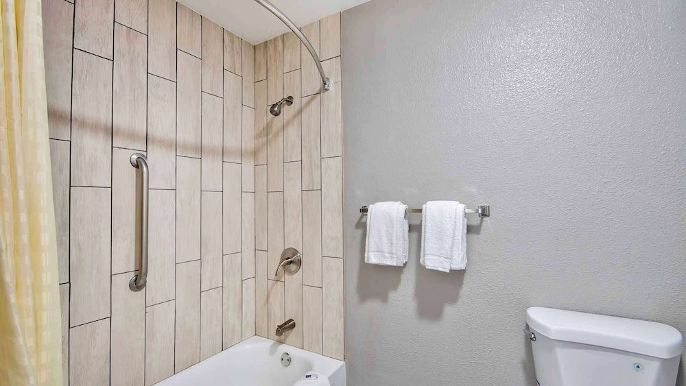 Studio 6 Texarkana, Tx Standard Room, 1 King Bed, Accessible, Non Smoking 9