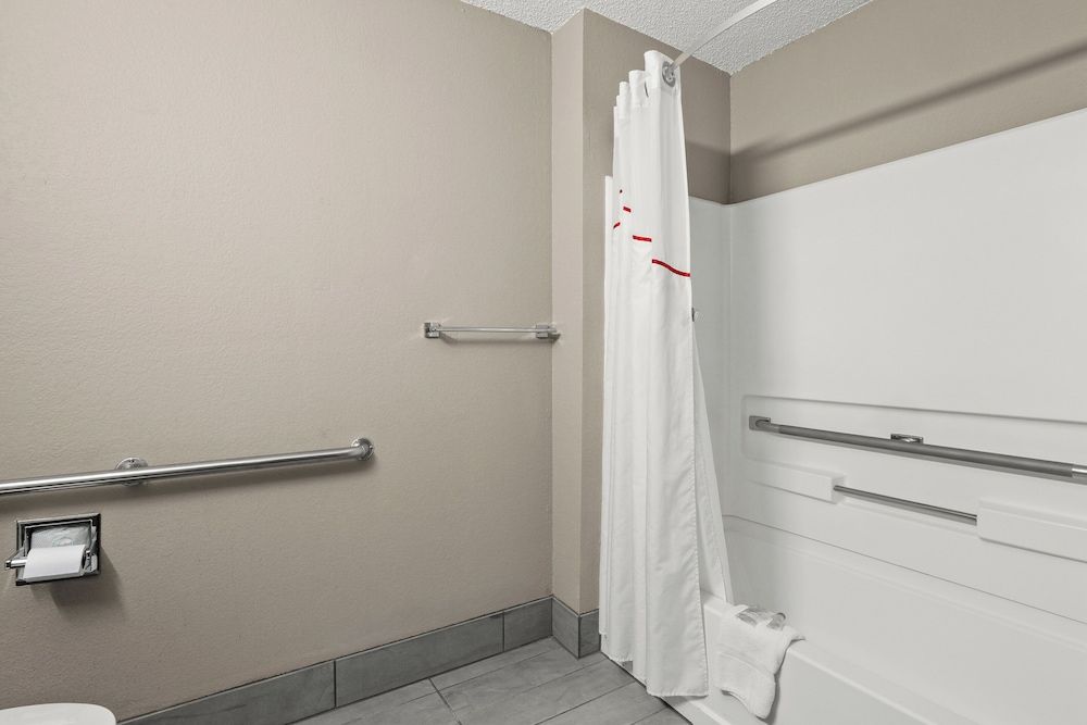 Standard Room, 1 King Bed, Accessible (Smoke Free)