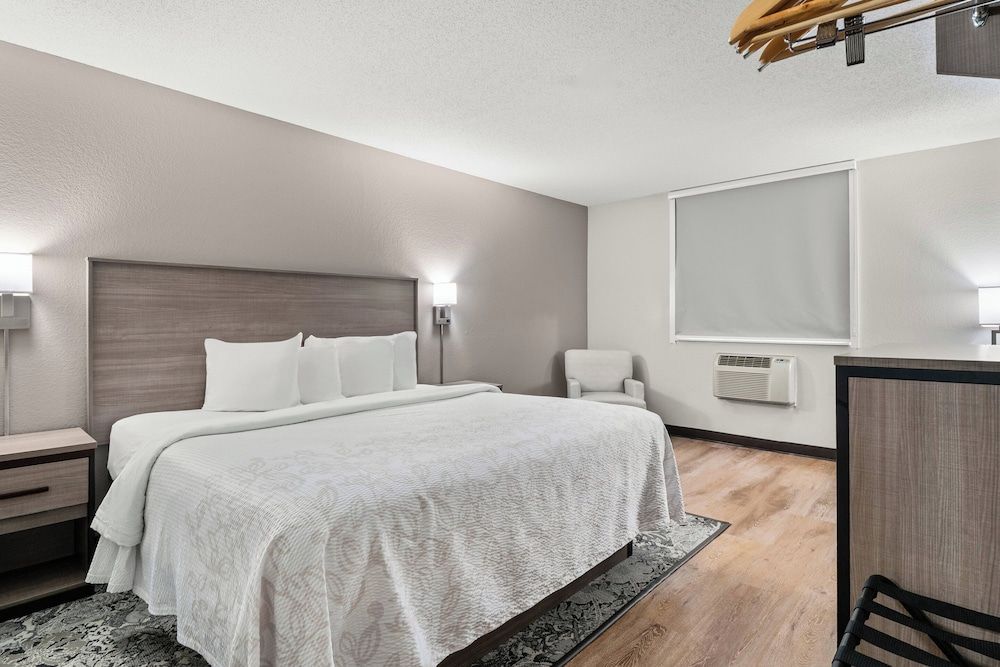 Deluxe Room, 1 King Bed (Smoke Free)