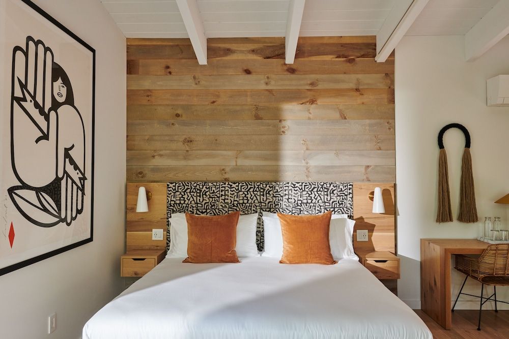 Woodstock Way Hotel Premium Room, 1 King Bed with Sofa bed 5