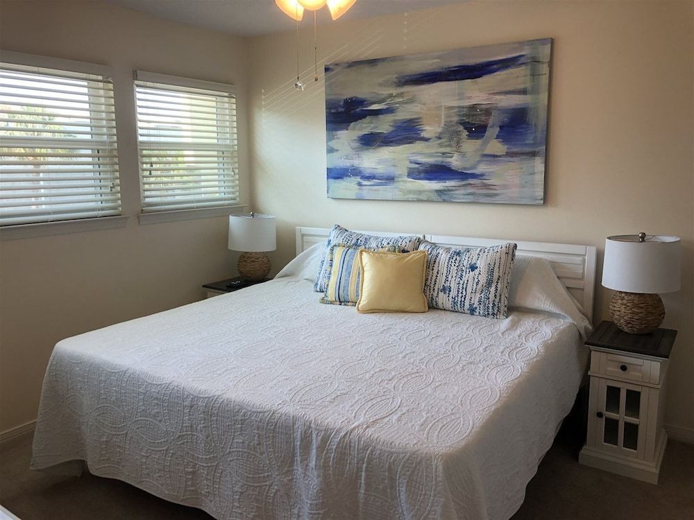 House (2 D, Three Bedroom Townhome)