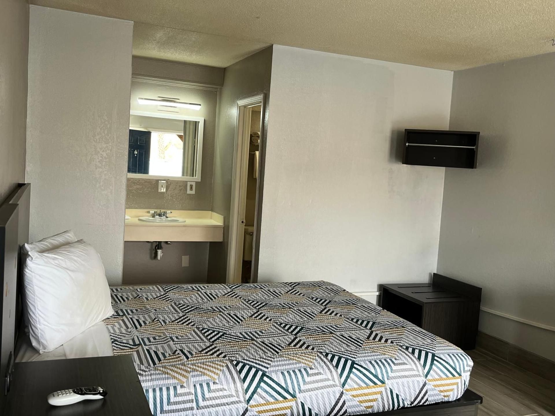 King Room - Disability Access - Non-Smoking