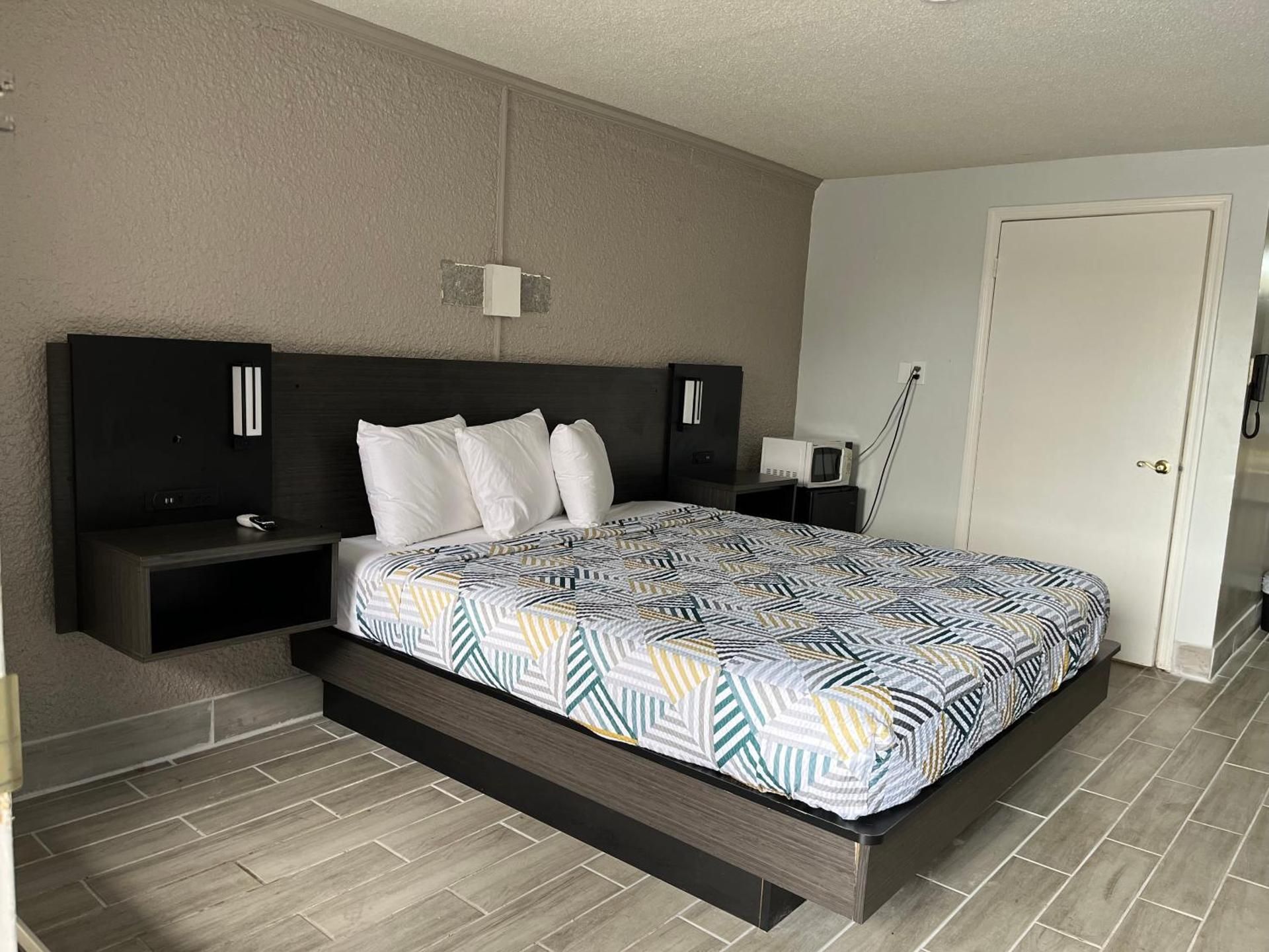 King Room - Disability Access - Non-Smoking