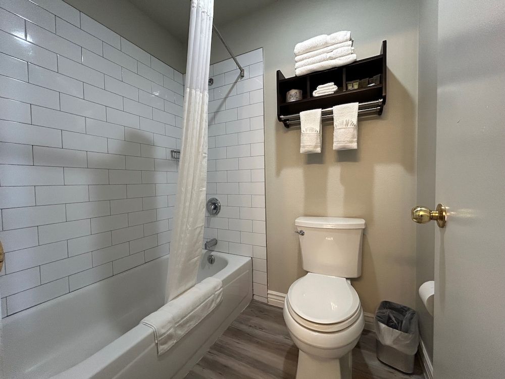 Four Sevens Motel Standard Single Room, 1 King Bed 2