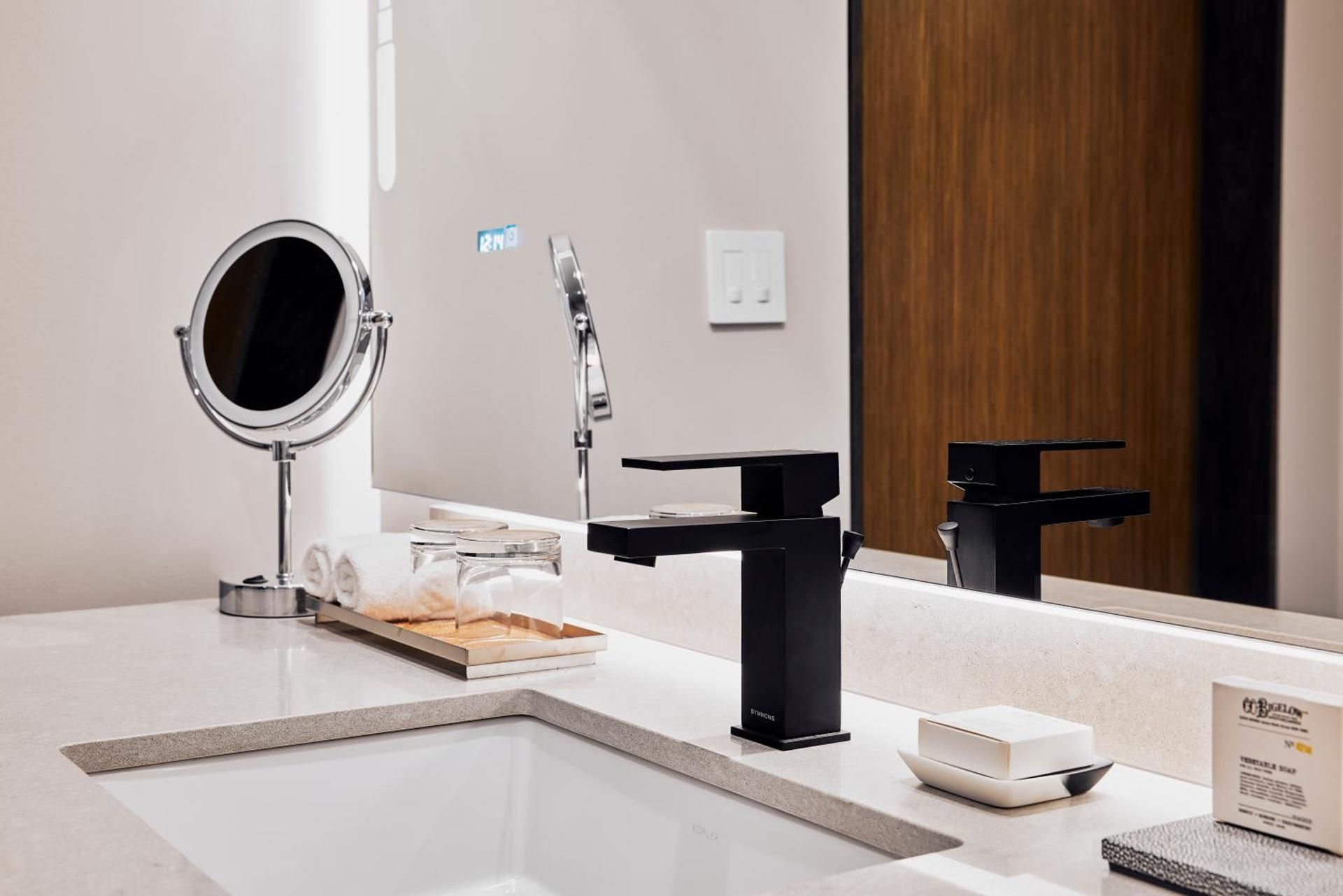 1 King Bed Hearing Accessible