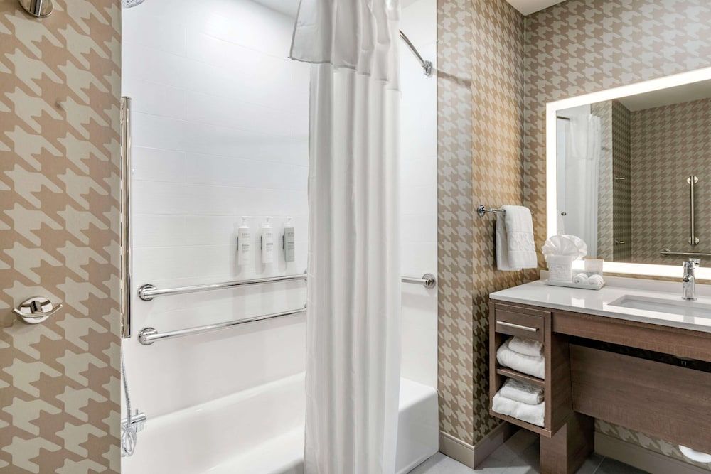 Studio, 1 King Bed, Accessible, Bathtub (Mobility & Hearing)