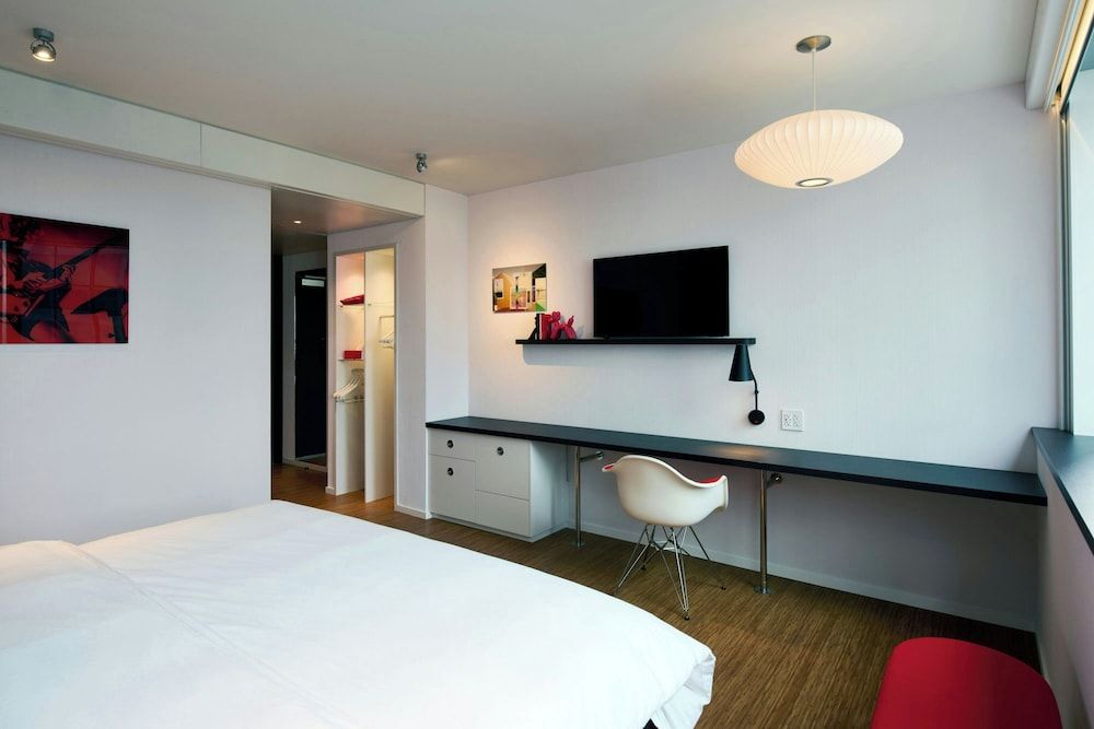 citizenM Austin Downtown Room, 1 King Bed (Mobility Accessible, Roll-In Shower) 2