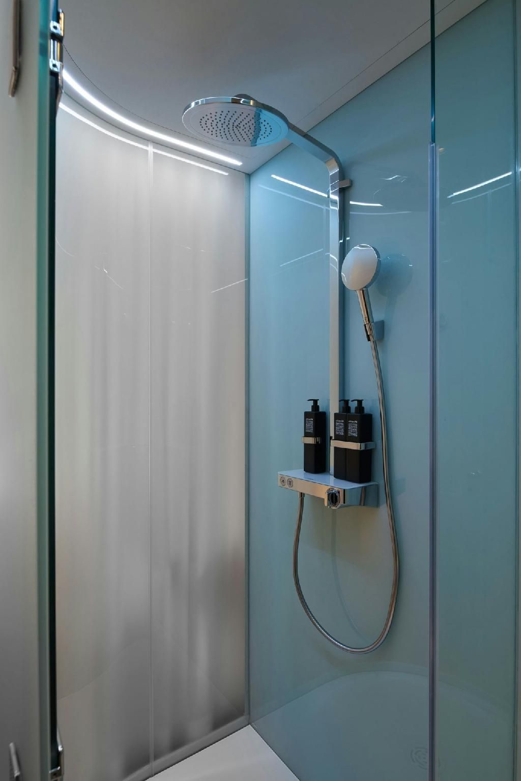 citizenM Austin Downtown Guest Room, 1 King 3