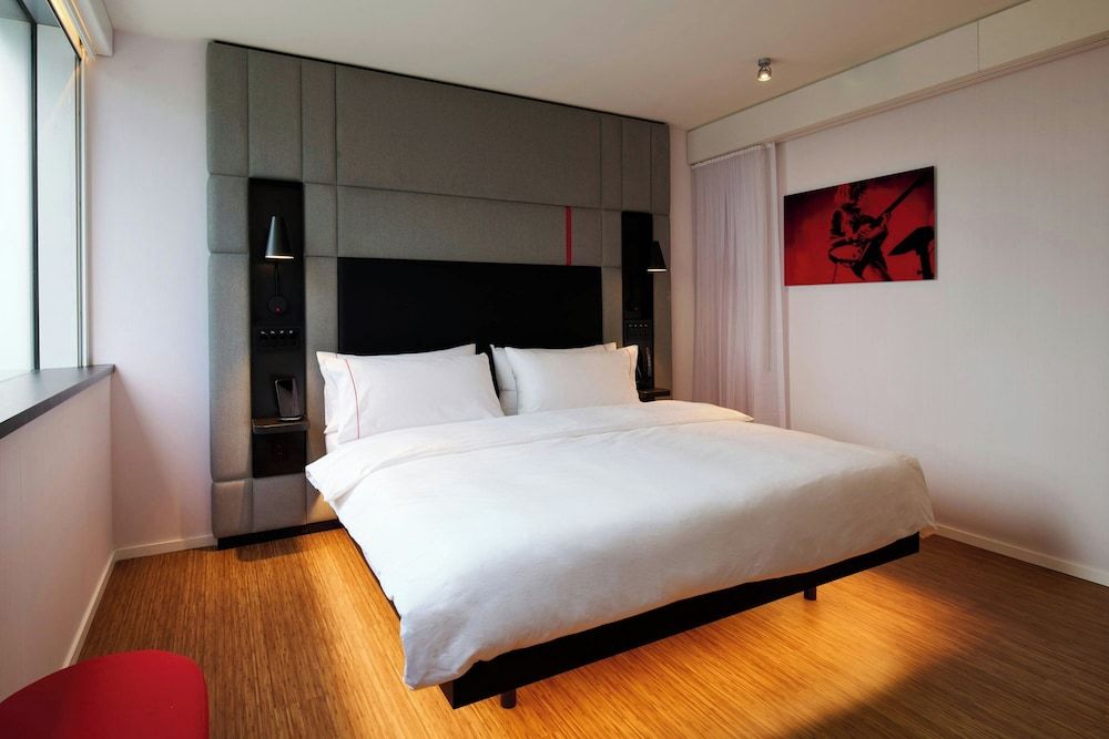 citizenM Austin Downtown Room, 1 King Bed (Mobility Accessible, Roll-In Shower) 4