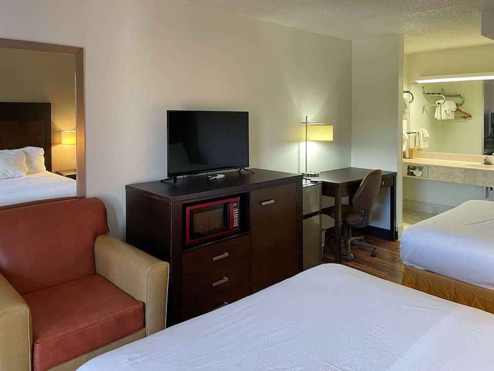 Deluxe Room, 2 Queen Beds, Non Smoking, Refrigerator & Microwave