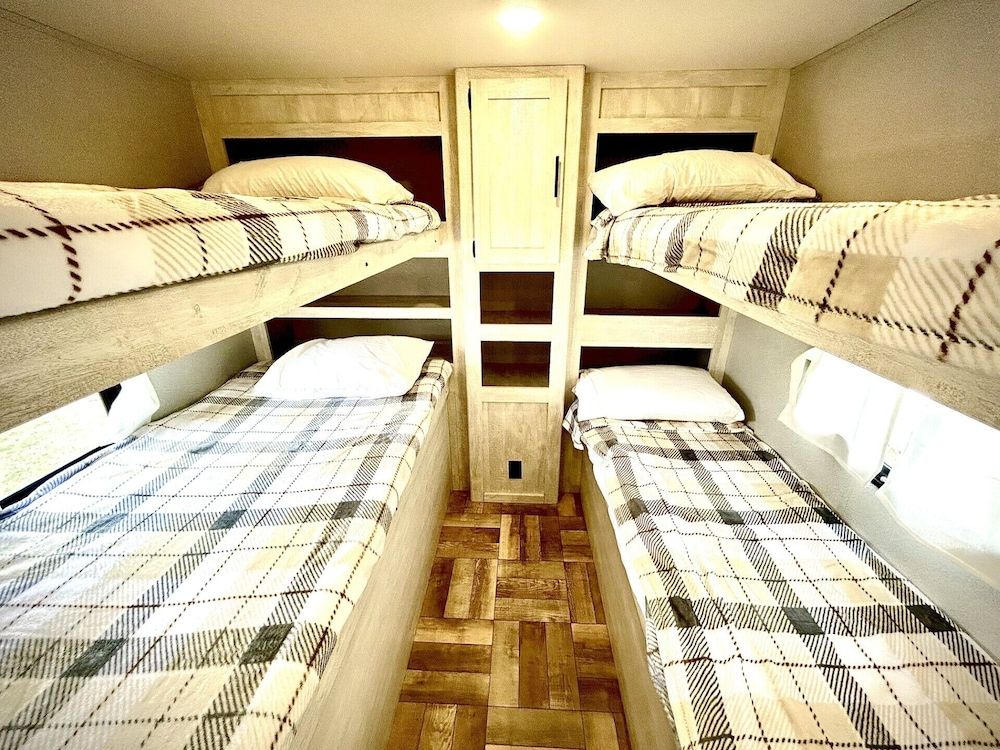 Oasis Lake Buchanan Family Mobile Home, 2 Bedrooms, Lake View 2