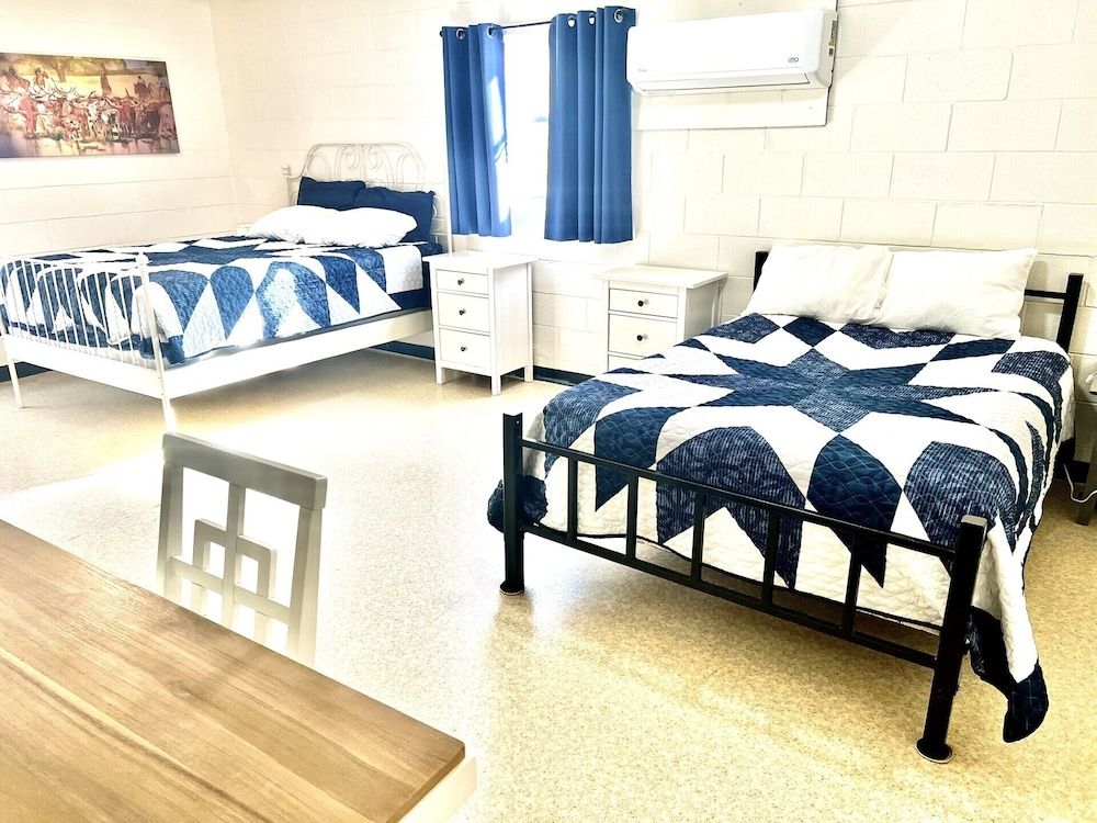 Oasis Lake Buchanan Family Studio, Multiple Beds, Lake View 2