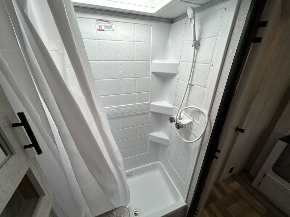 Oasis Lake Buchanan Family Mobile Home, 2 Bedrooms, Lake View 8