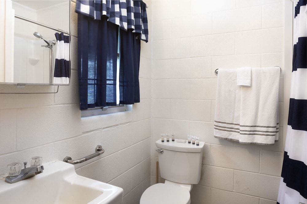 Oasis Lake Buchanan Family Studio, 2 Double Beds, Lake View 3