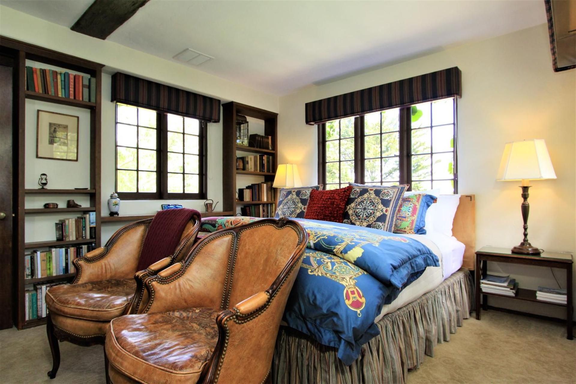 King Room with Balcony ( 2nd Floor )