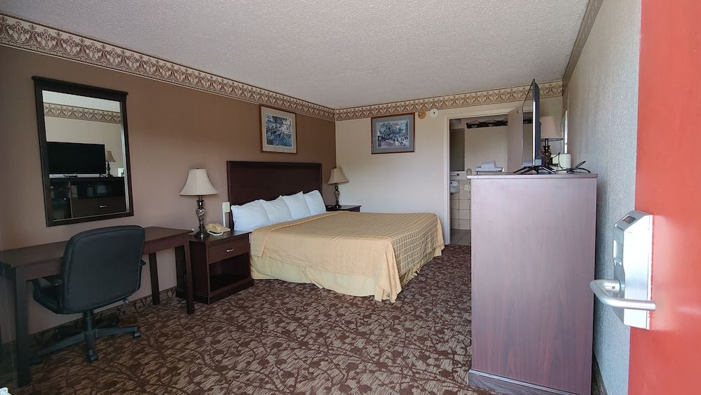 Countryside Inn & Suites