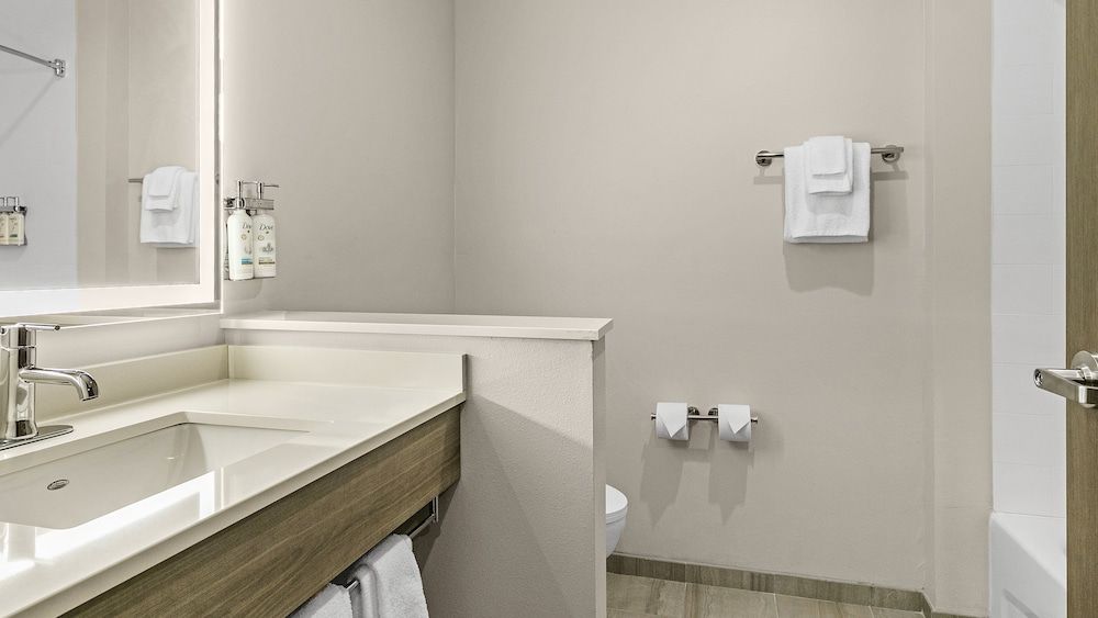Standard Room, 2 Queen Beds, Mobility Accessible (Accessible Tub)